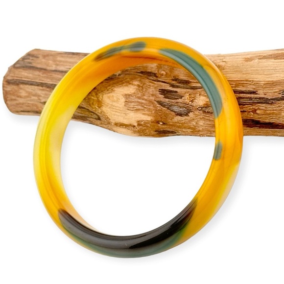 Flashy Natural Agate Hand Carved Bangle Gemstone Bracelet - Picture 2 of 4